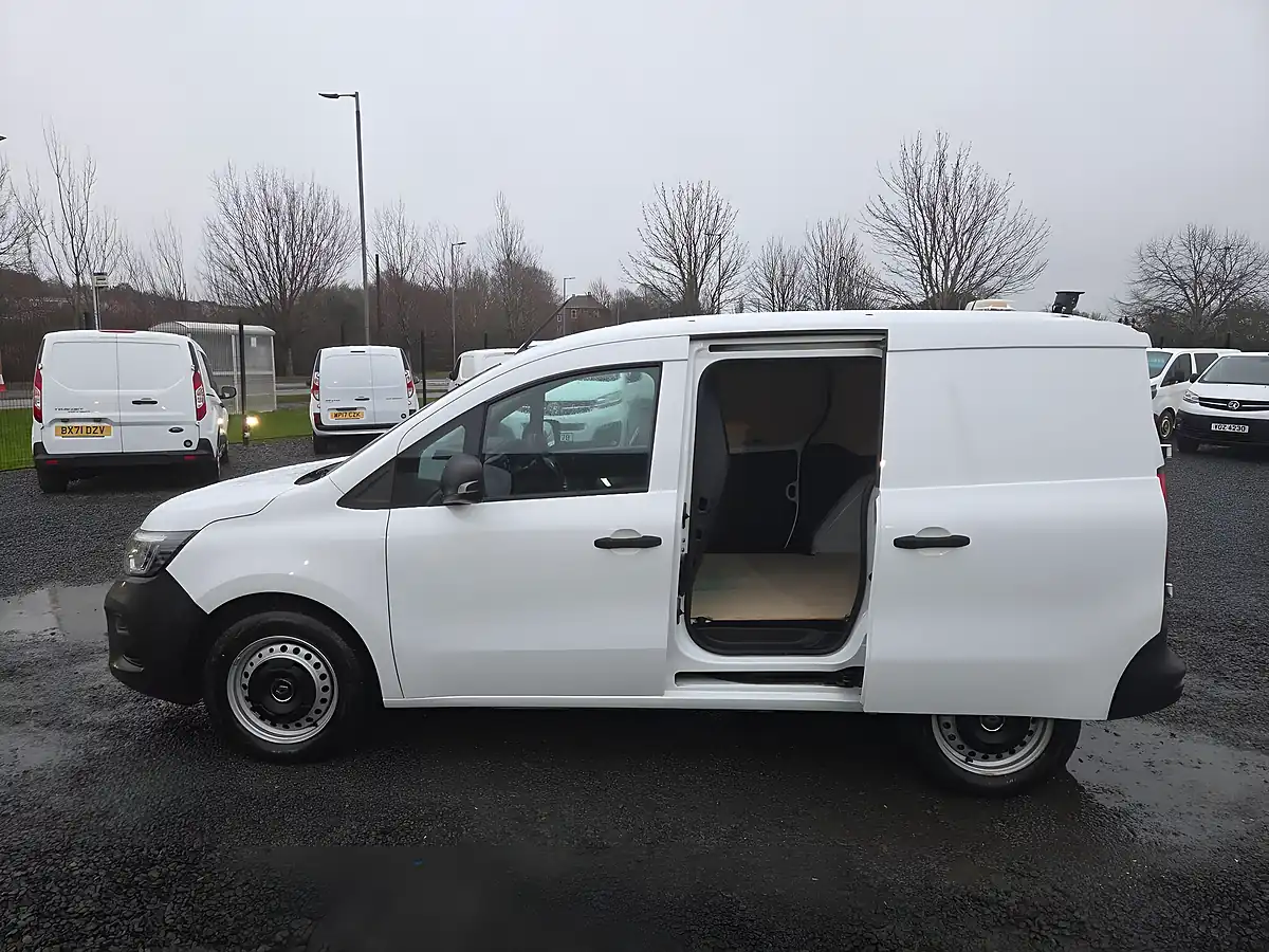 Used 2023 Renault Kangoo ML19 Start Mwb White - Interior and Exterior details 12