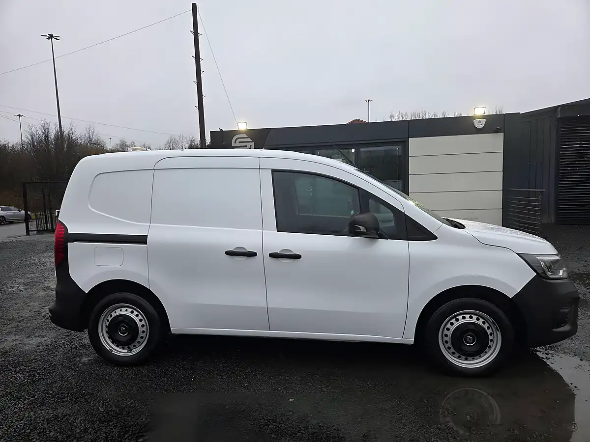 Used 2023 Renault Kangoo ML19 Start Mwb White - Interior and Exterior details 3