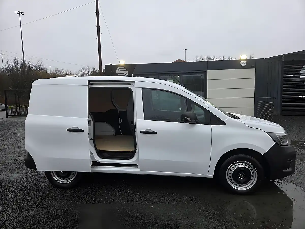 Used 2023 Renault Kangoo ML19 Start Mwb White - Interior and Exterior details 4