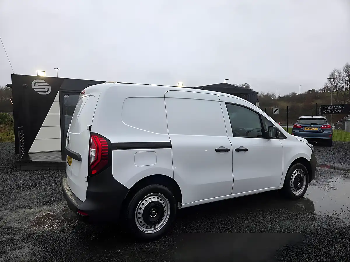 Used 2023 Renault Kangoo ML19 Start Mwb White - Interior and Exterior details 7