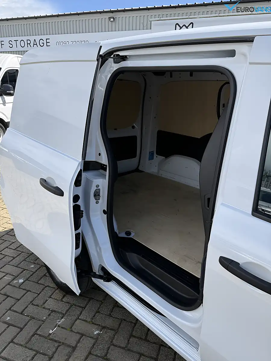 Used 2023 Renault Kangoo ML19 Start White - Interior and Exterior details 8
