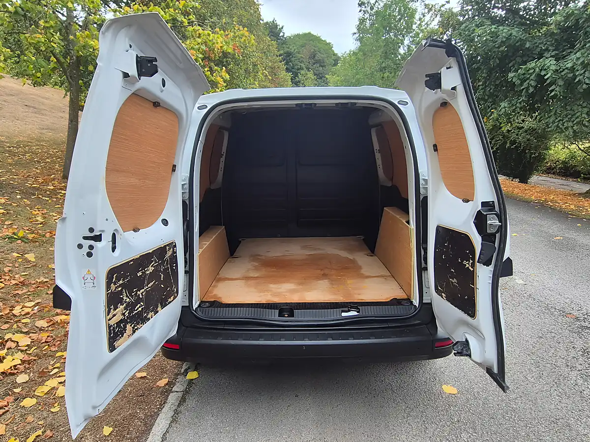 Used 2023 Renault Kangoo ML19 Start White - Interior and Exterior details 11