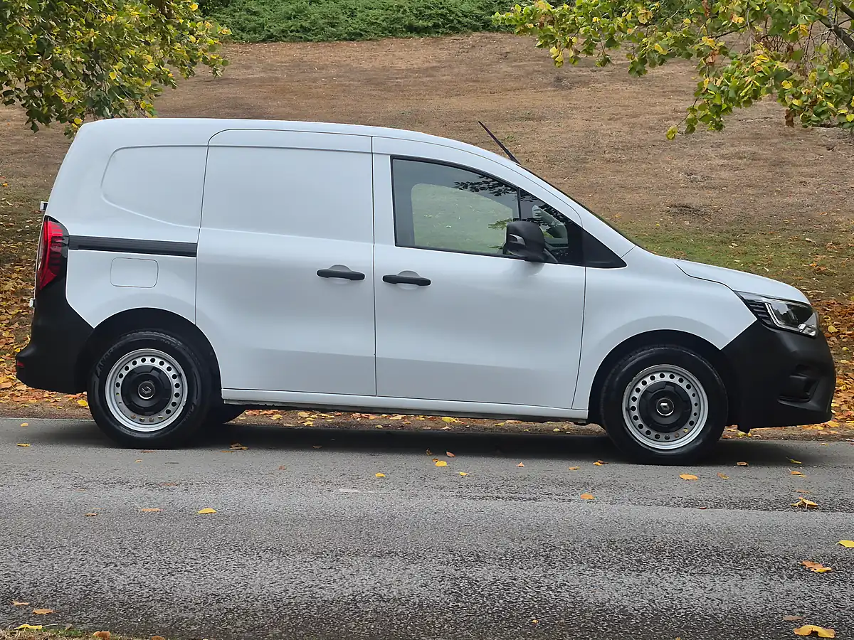 Used 2023 Renault Kangoo ML19 Start White - Interior and Exterior details 4