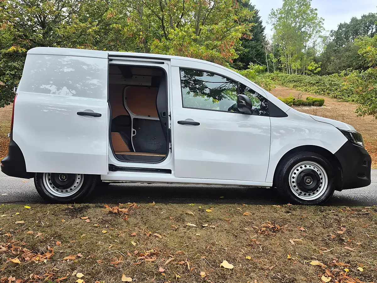 Used 2023 Renault Kangoo ML19 Start White - Interior and Exterior details 5