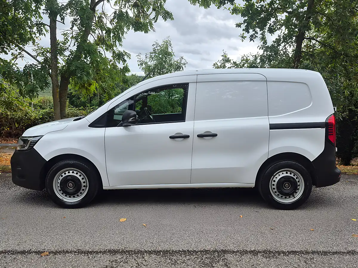 Used 2023 Renault Kangoo ML19 Start White - Interior and Exterior details 6