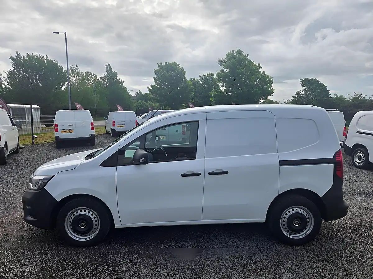 Used 2023 Renault Kangoo Start White - Interior and Exterior details 11