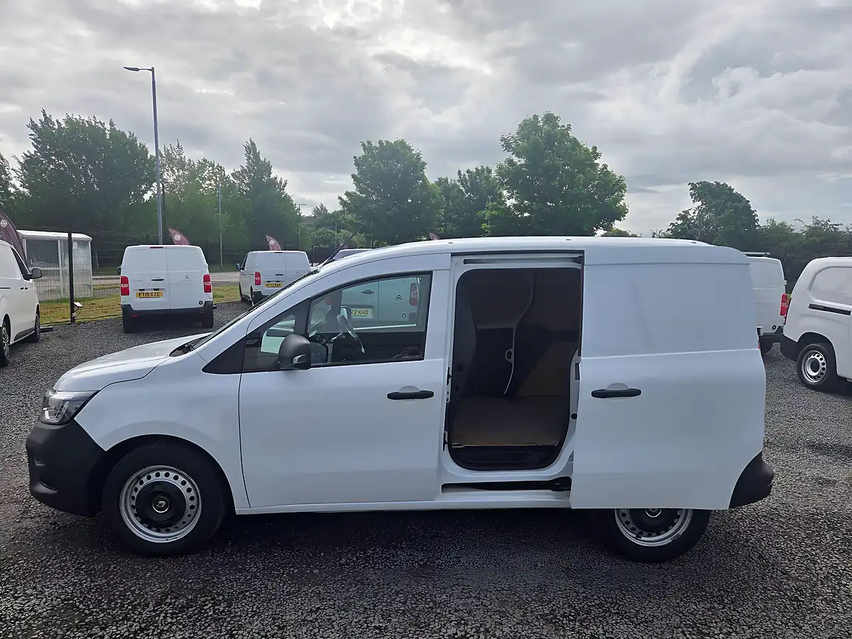 Used 2023 Renault Kangoo Start White - Interior and Exterior details 12