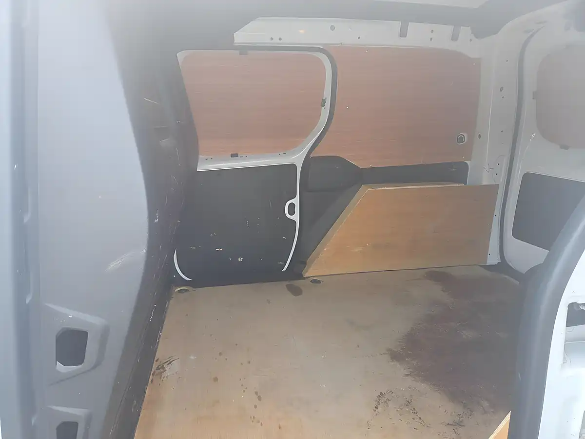 Used 2023 Renault Kangoo Start White - Interior and Exterior details 13