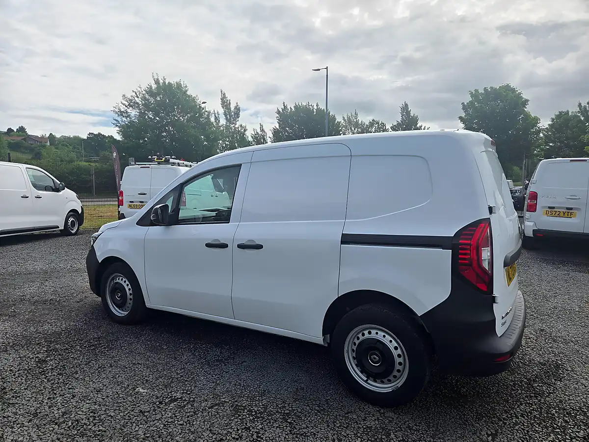 Used 2023 Renault Kangoo Start White - Interior and Exterior details 15