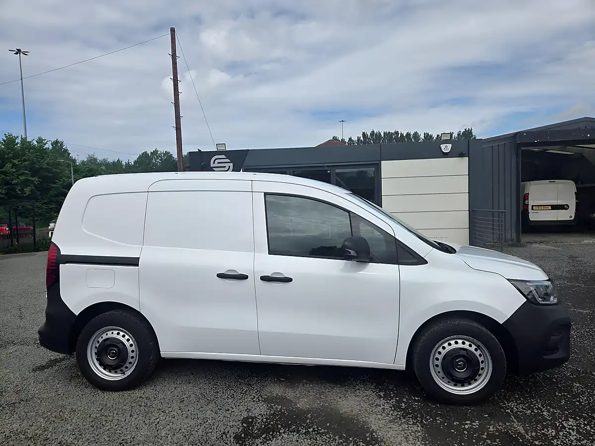 Used 2023 Renault Kangoo Start White - Interior and Exterior details 3