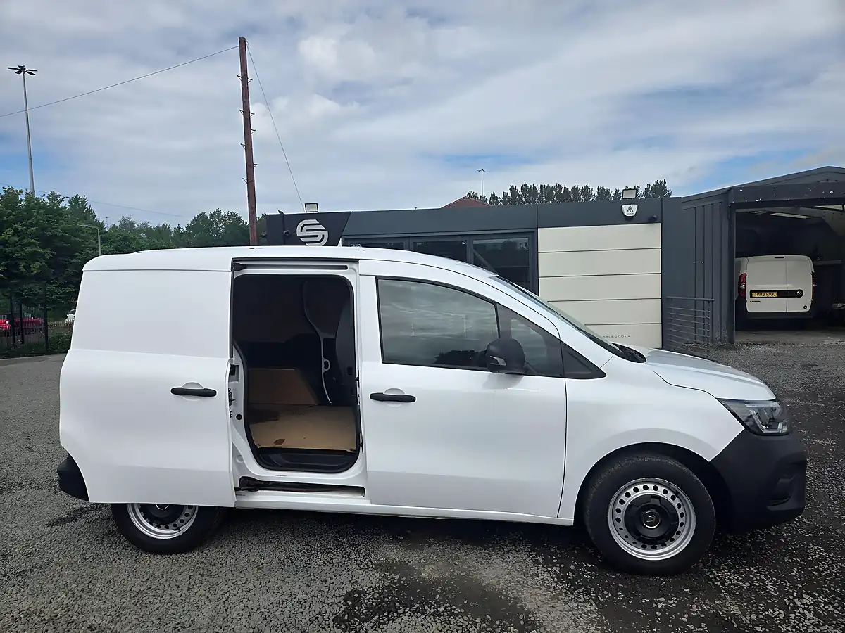 Used 2023 Renault Kangoo Start White - Interior and Exterior details 4