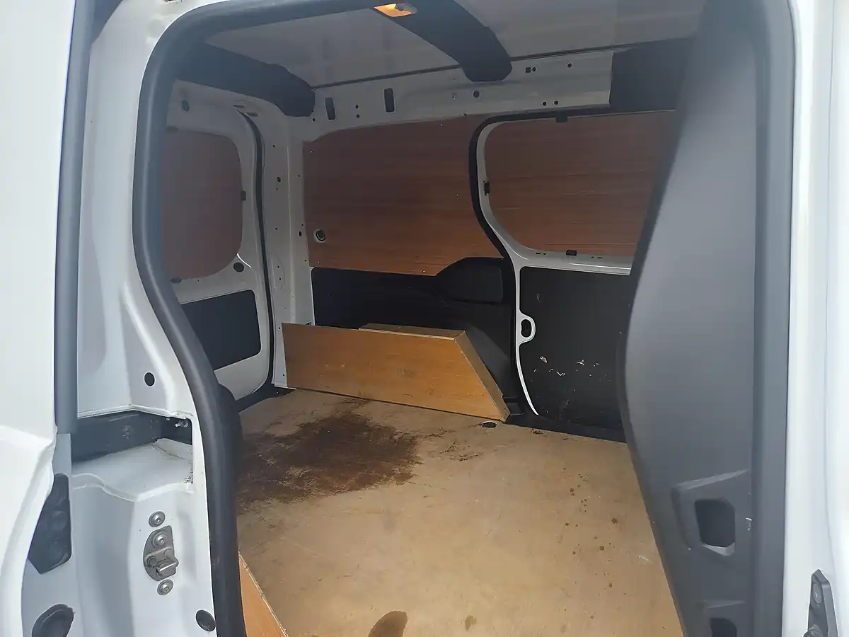 Used 2023 Renault Kangoo Start White - Interior and Exterior details 5