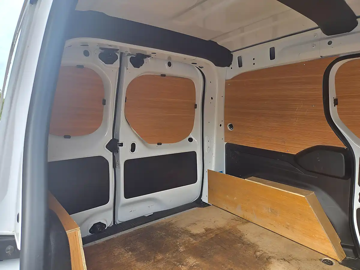 Used 2023 Renault Kangoo Start White - Interior and Exterior details 6