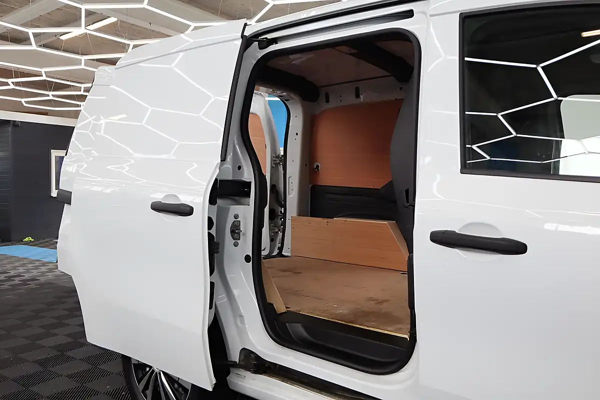 Used 2023 Renault Kangoo Start White - Interior and Exterior details 14