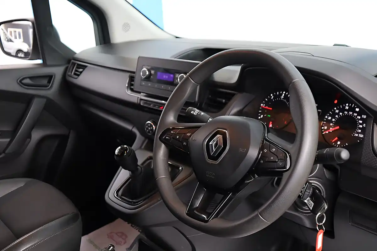 Used 2023 Renault Kangoo Start White - Interior and Exterior details 15
