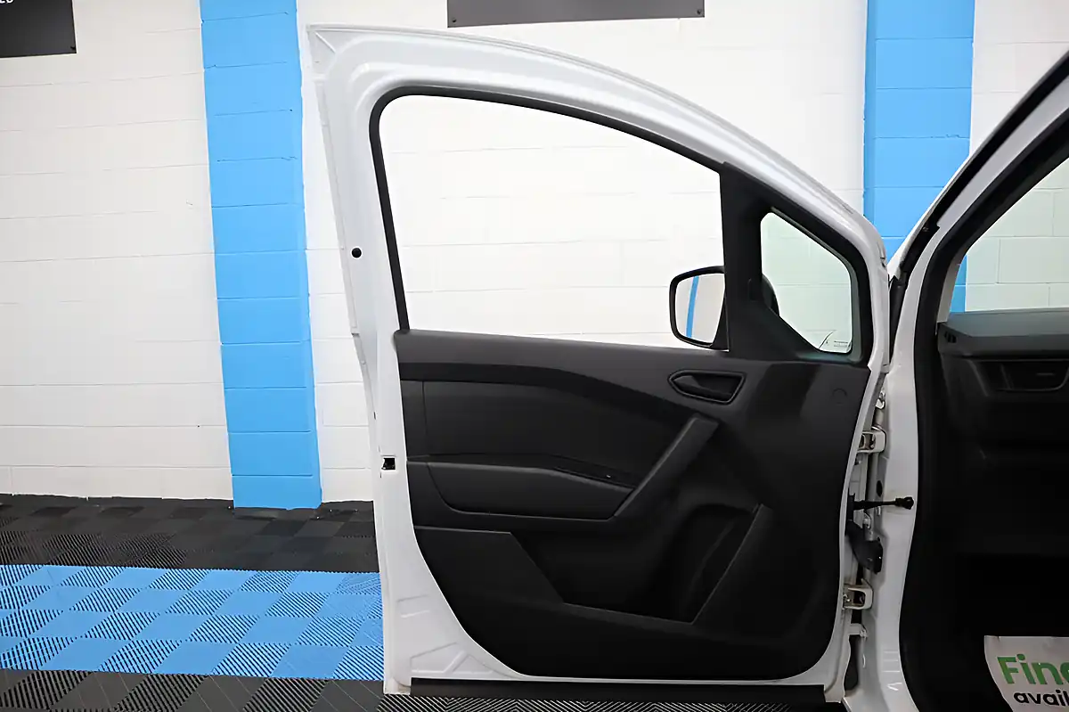 Used 2023 Renault Kangoo Start White - Interior and Exterior details 19