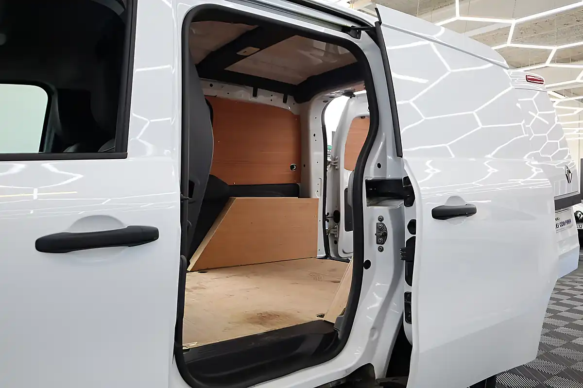 Used 2023 Renault Kangoo Start White - Interior and Exterior details 14