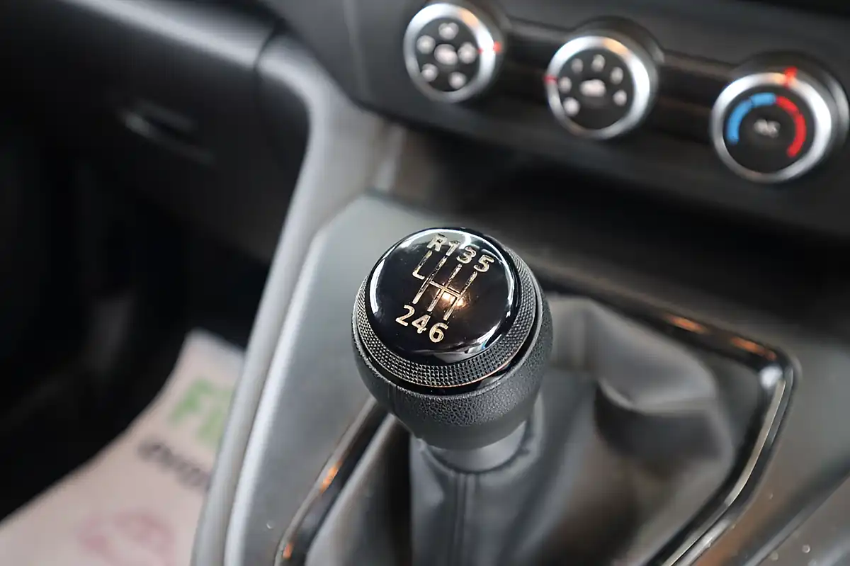 Used 2023 Renault Kangoo Start White - Interior and Exterior details 18