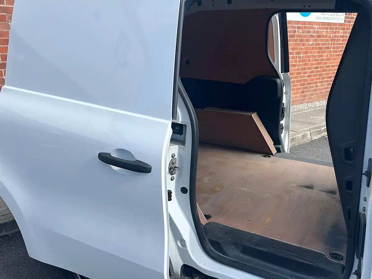 Used 2023 Renault Kangoo Start White - Interior and Exterior details 10