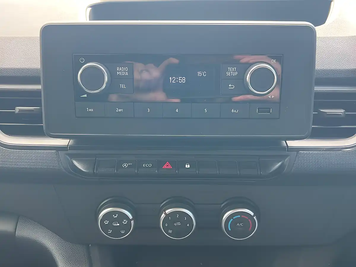 Used 2023 Renault Kangoo Start White - Interior and Exterior details 8