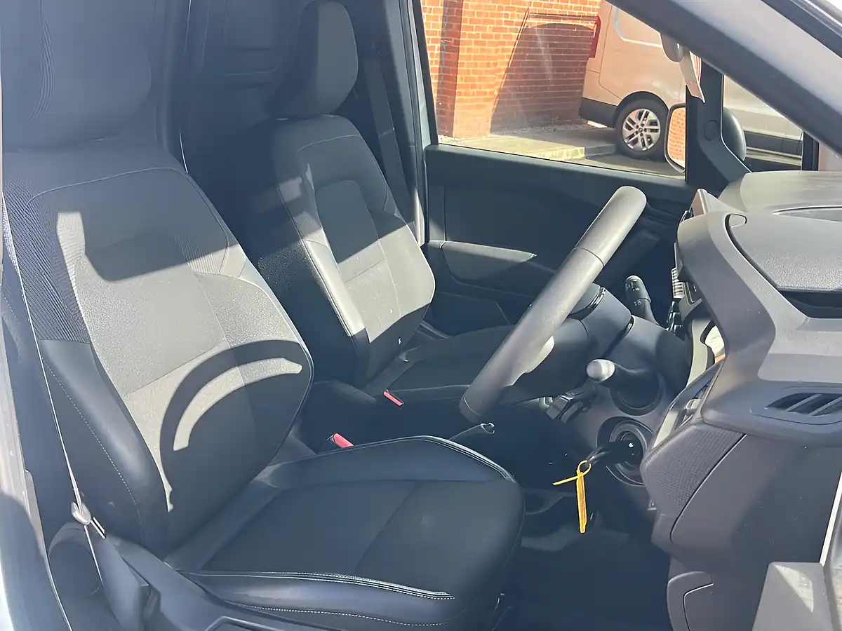 Used 2023 Renault Kangoo Start White - Interior and Exterior details 9