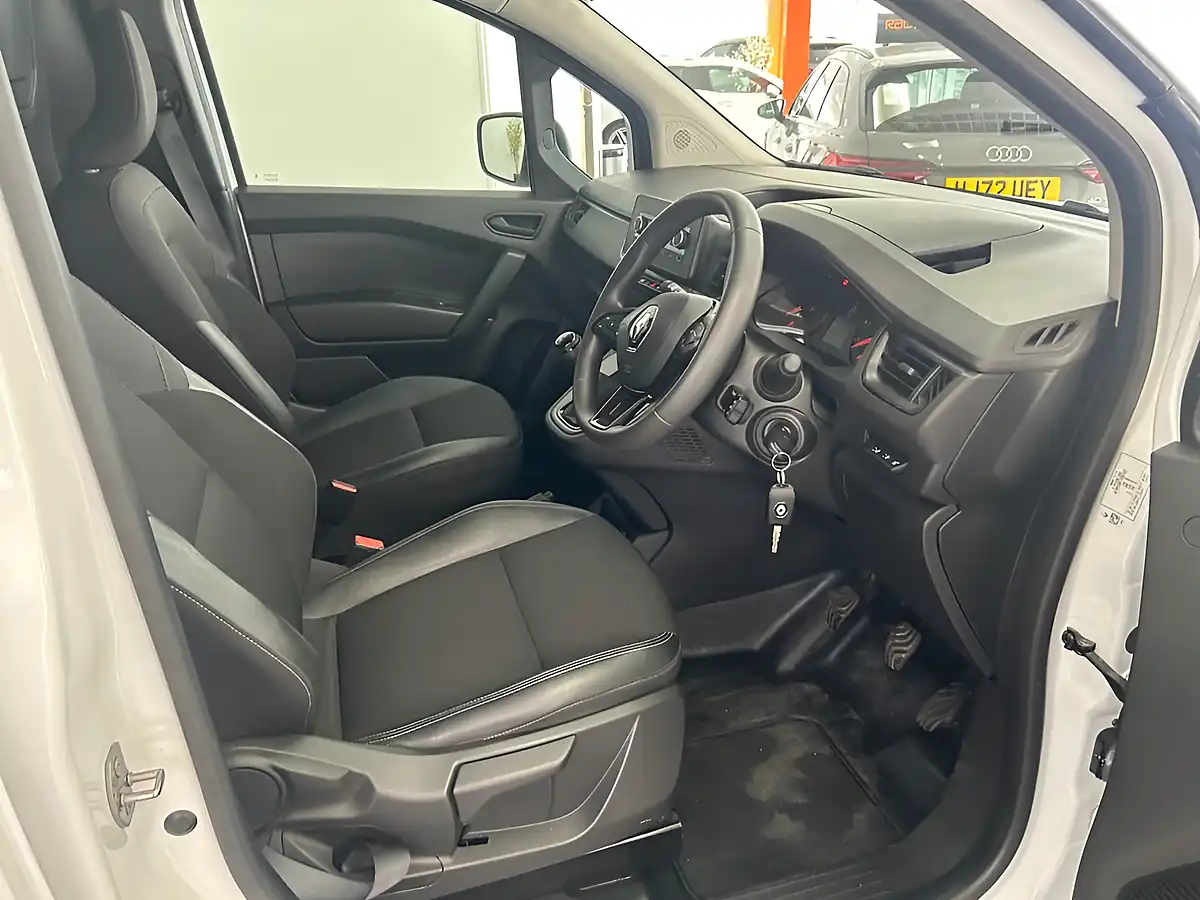 Used 2023 Renault Kangoo Start White - Interior and Exterior details 15