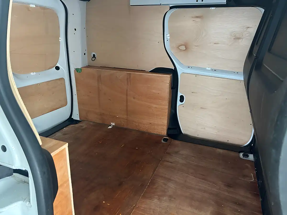 Used 2023 Renault Kangoo Start White - Interior and Exterior details 16