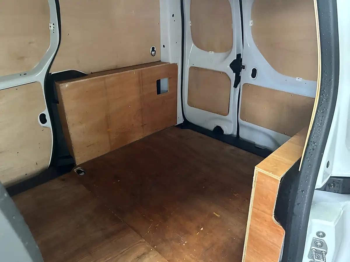 Used 2023 Renault Kangoo Start White - Interior and Exterior details 17