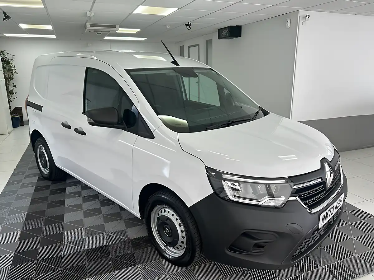 Used 2023 Renault Kangoo Start White - Interior and Exterior details 4