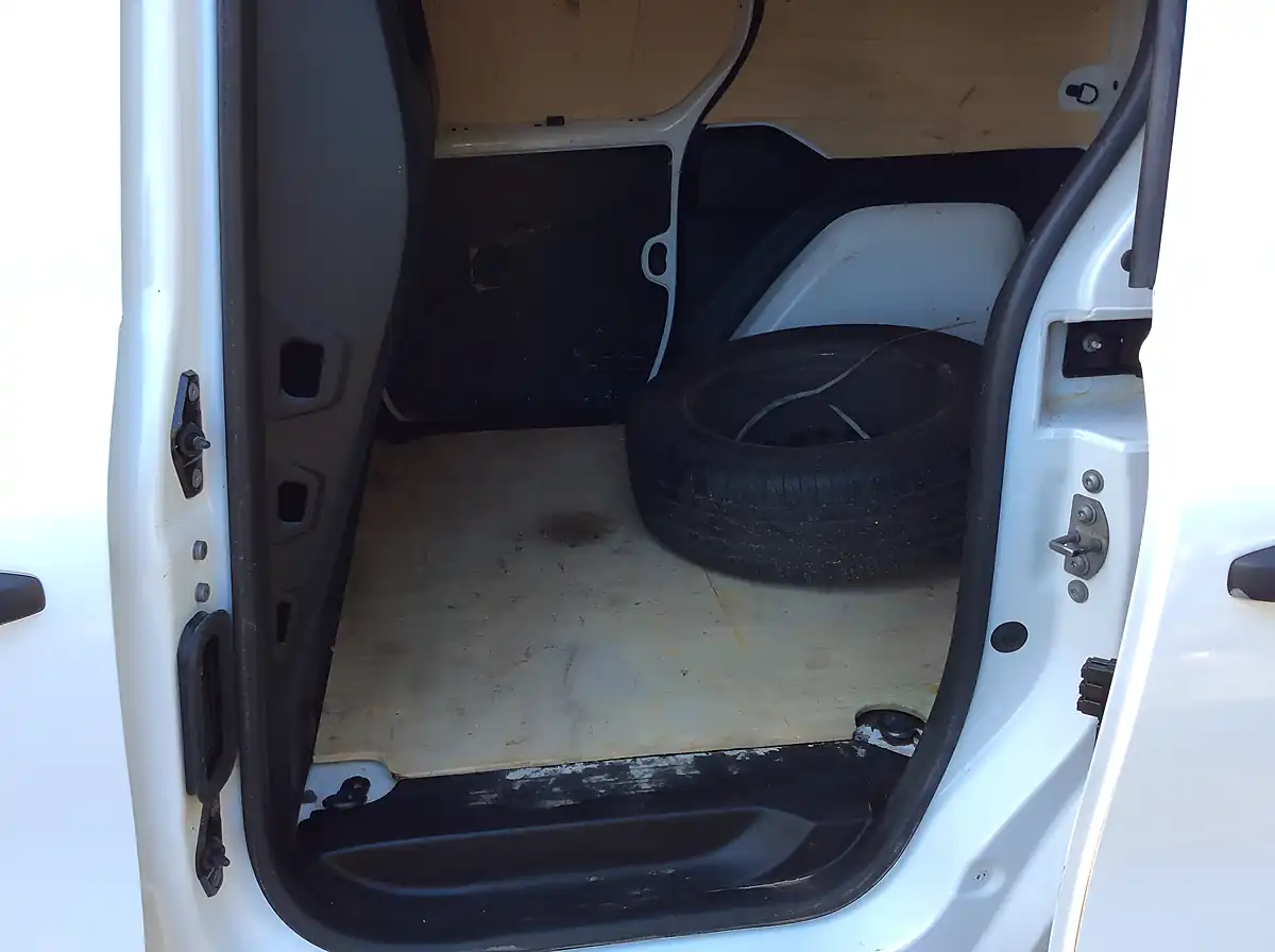 Used 2023 Renault Kangoo Start White - Interior and Exterior details 13