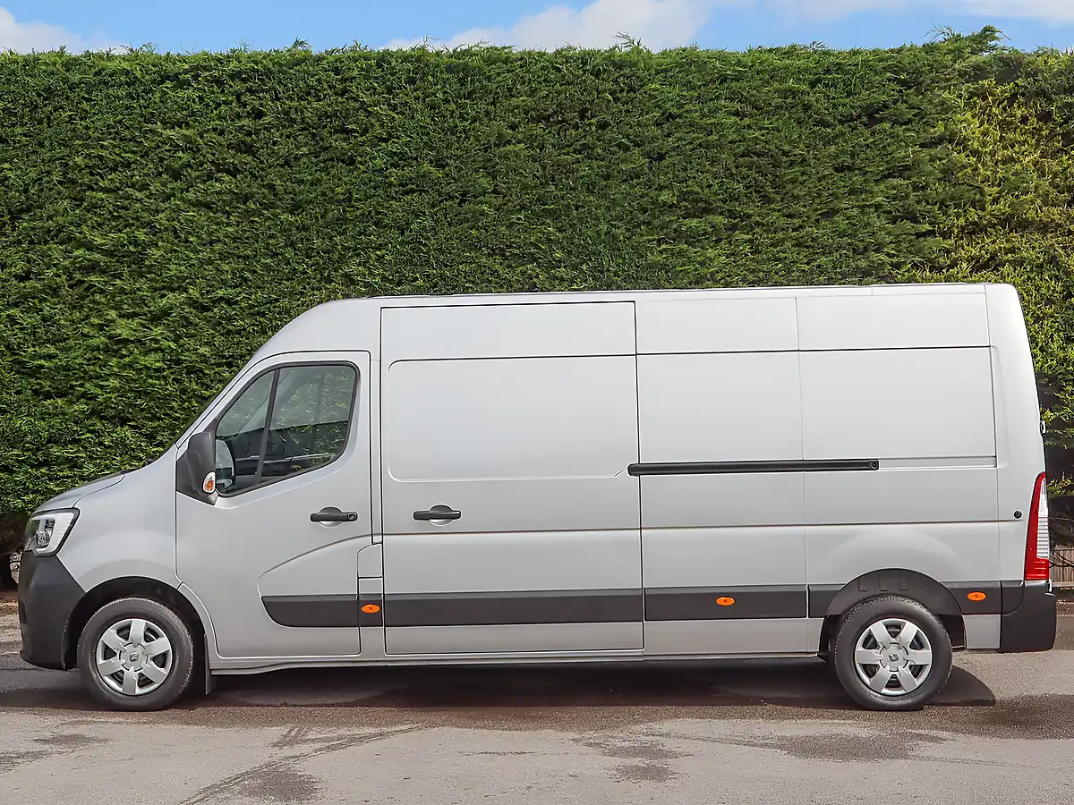 Used 2023 Renault Master 35 Business+ Grey - Interior and Exterior details 12