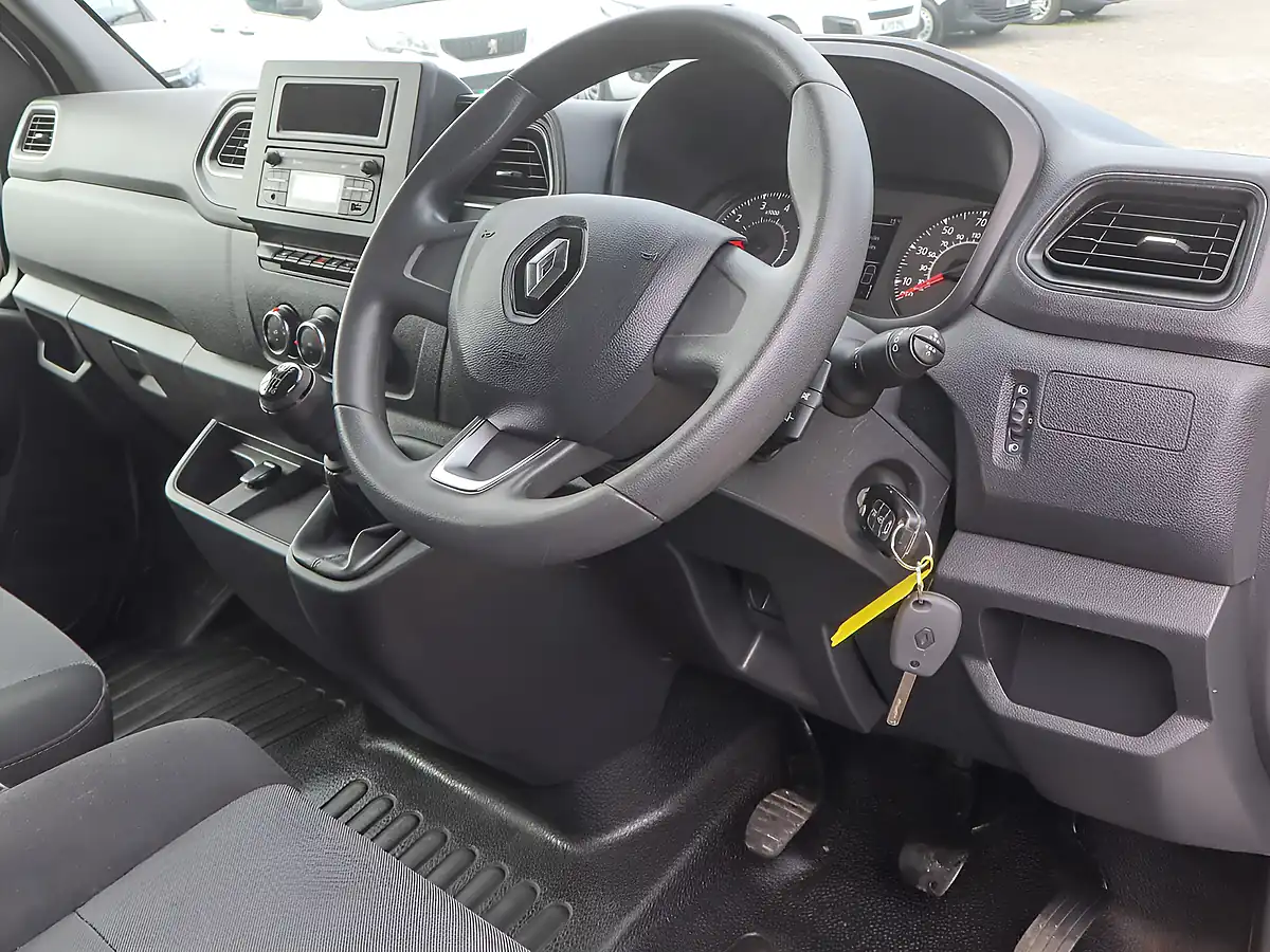 Used 2023 Renault Master 35 Business+ Grey - Interior and Exterior details 19