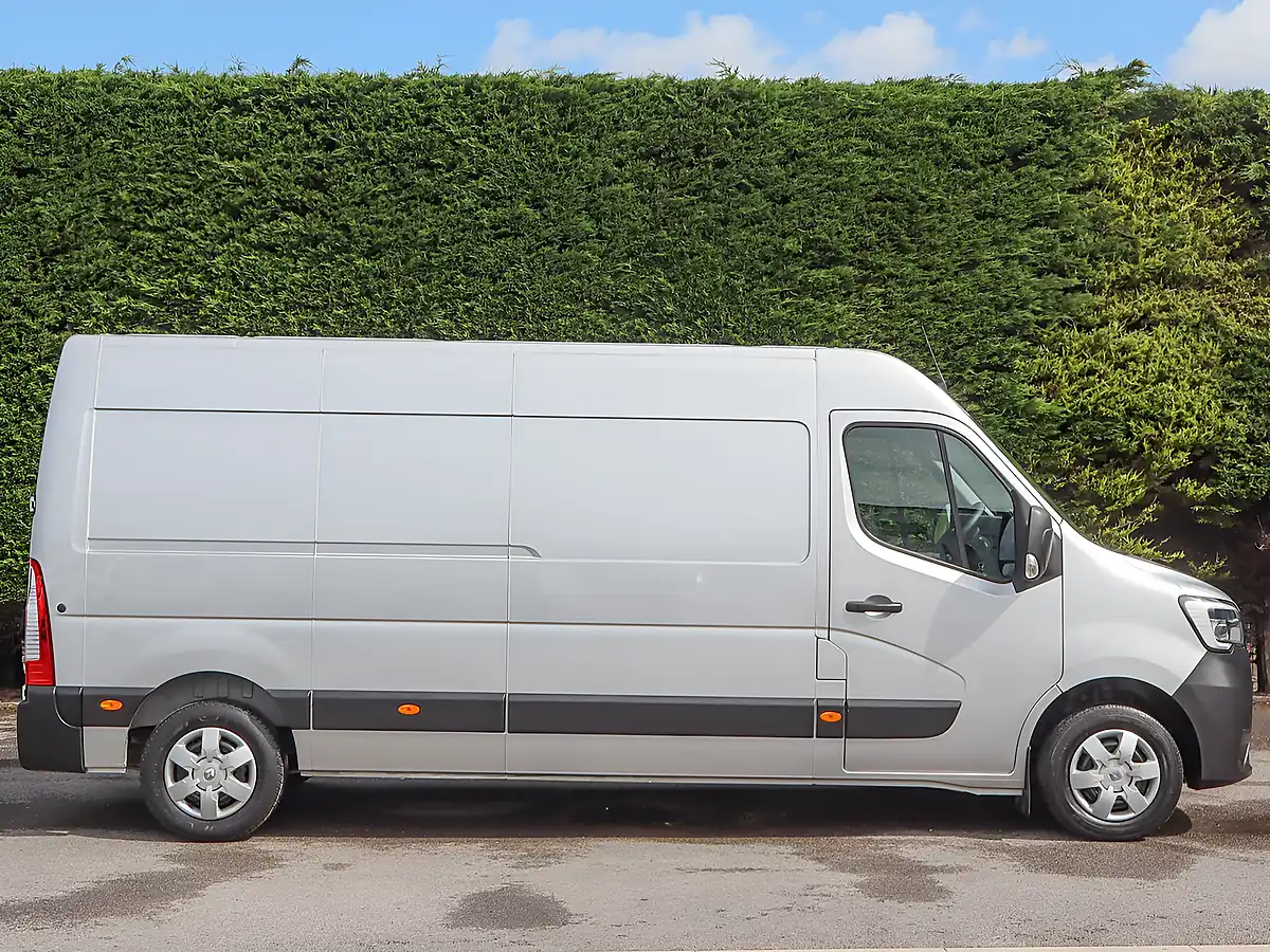Used 2023 Renault Master 35 Business+ Grey - Interior and Exterior details 5