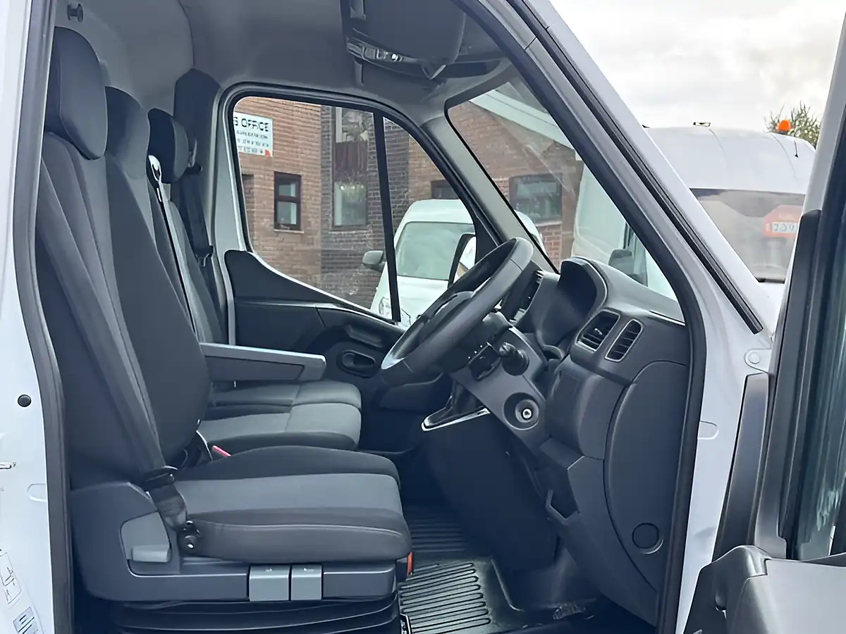 Used 2023 Renault Master Advance White - Interior and Exterior details 10