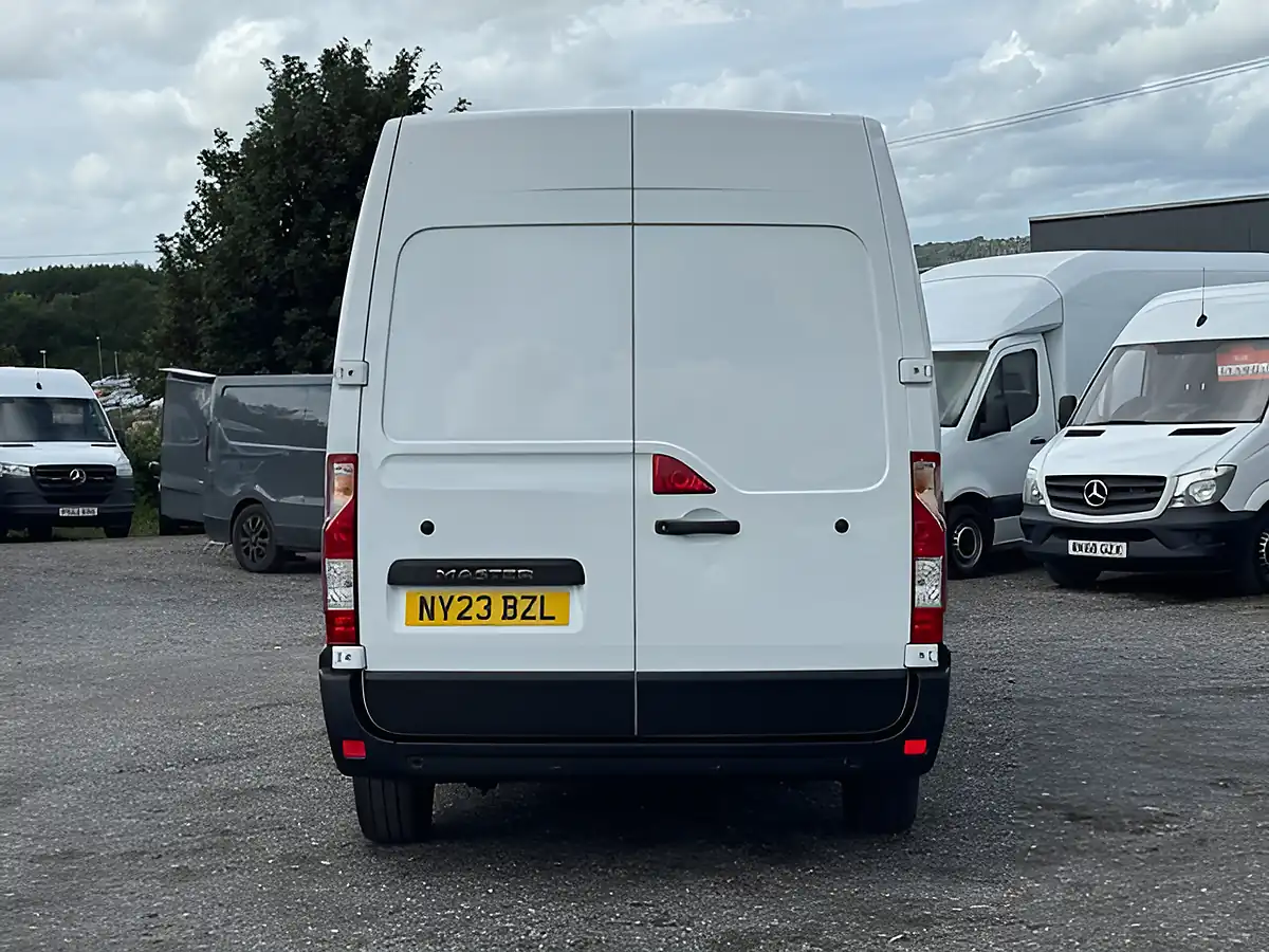 Used 2023 Renault Master Advance White - Interior and Exterior details 13