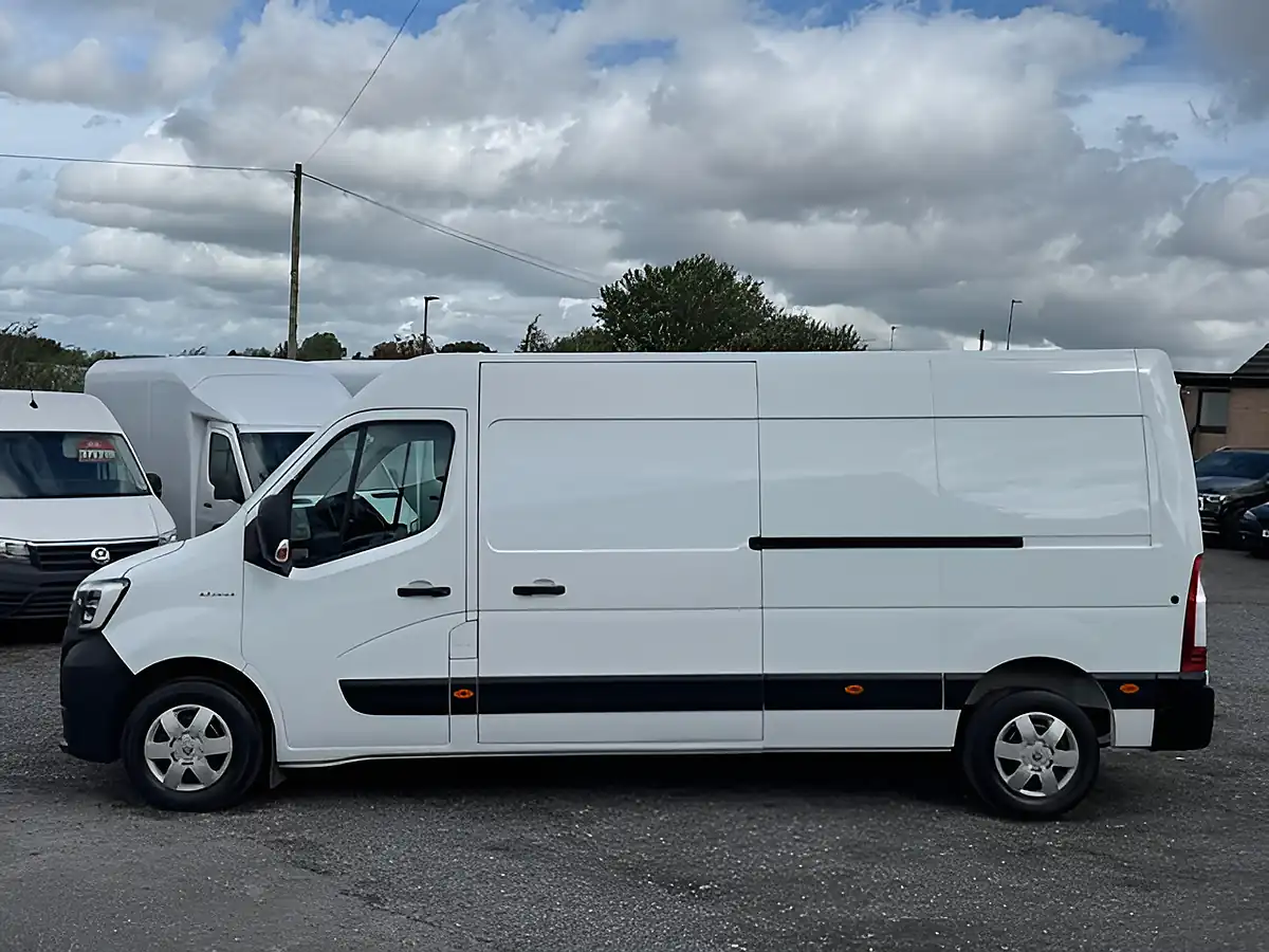 Used 2023 Renault Master Advance White - Interior and Exterior details 6