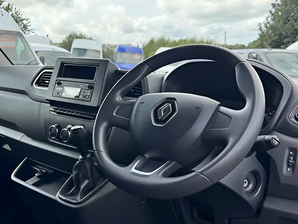 Used 2023 Renault Master Advance White - Interior and Exterior details 9