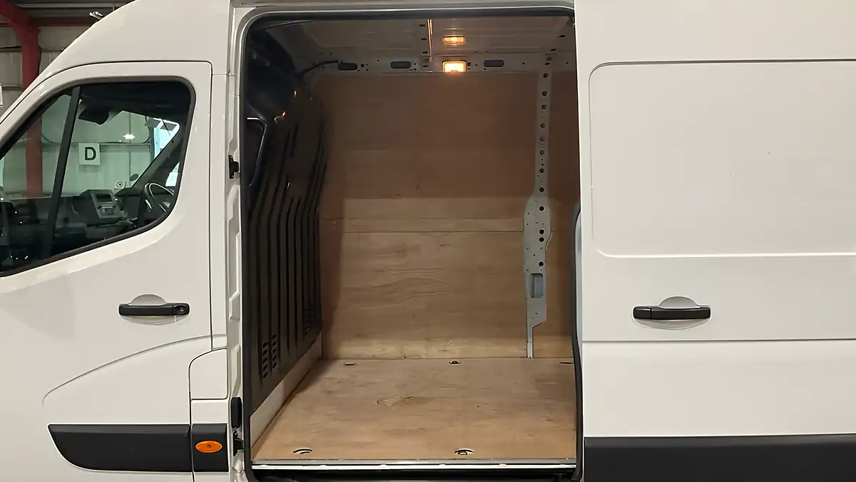 Used 2023 Renault Master Advance White - Interior and Exterior details 8