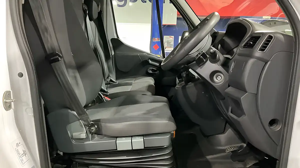Used 2023 Renault Master Advance White - Interior and Exterior details 9