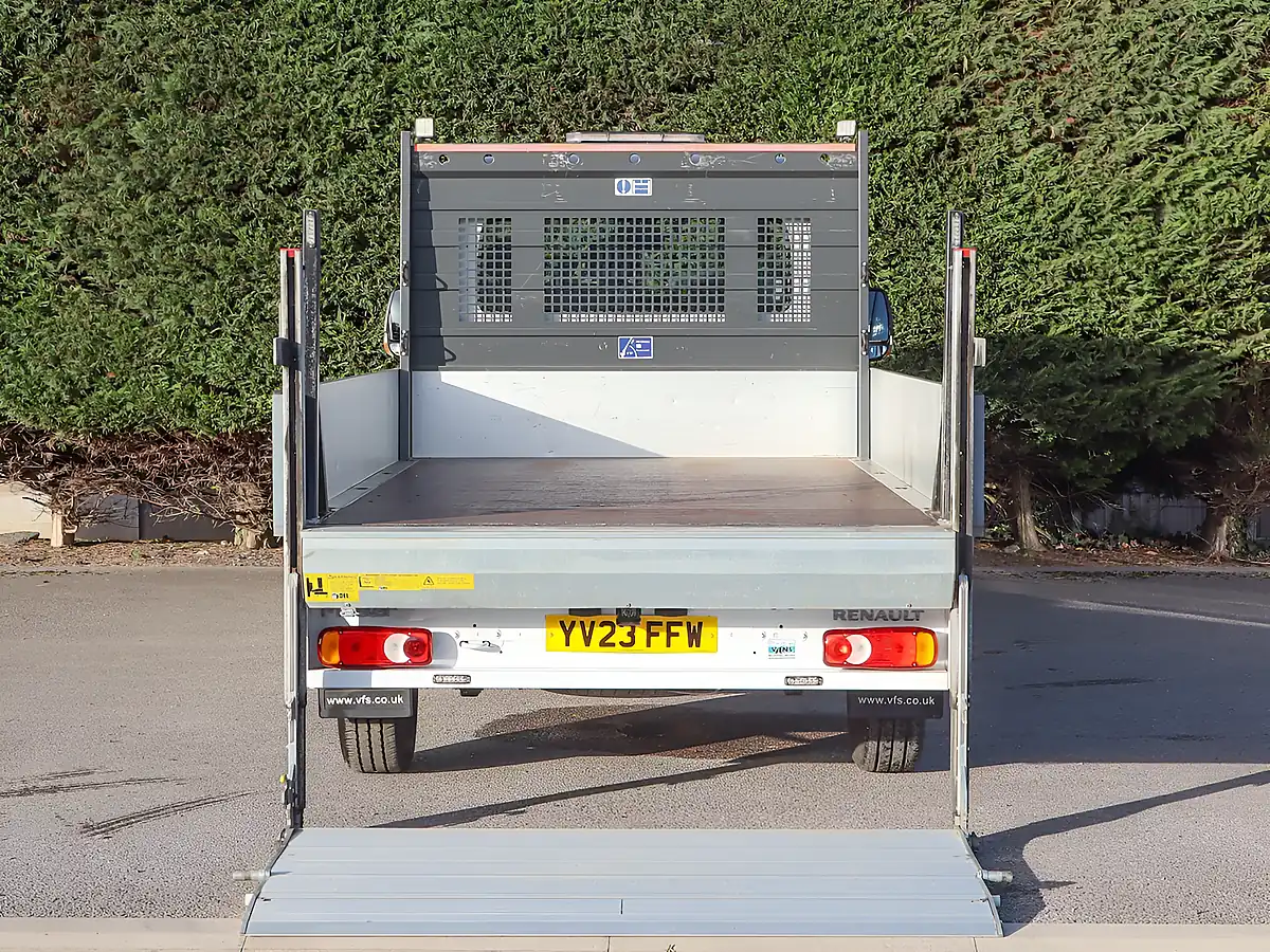 Used 2023 Renault Master Business Energy Mineral White - Interior and Exterior details 10