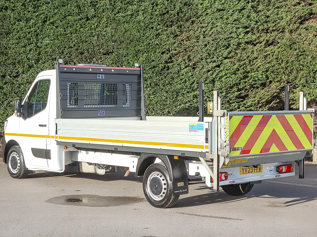 Used 2023 Renault Master Business Energy Mineral White - Interior and Exterior details 14