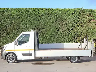 Used 2023 Renault Master Business Energy Mineral White - Interior and Exterior details 17