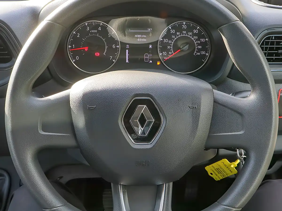 Used 2023 Renault Master Business Energy Mineral White - Interior and Exterior details 19