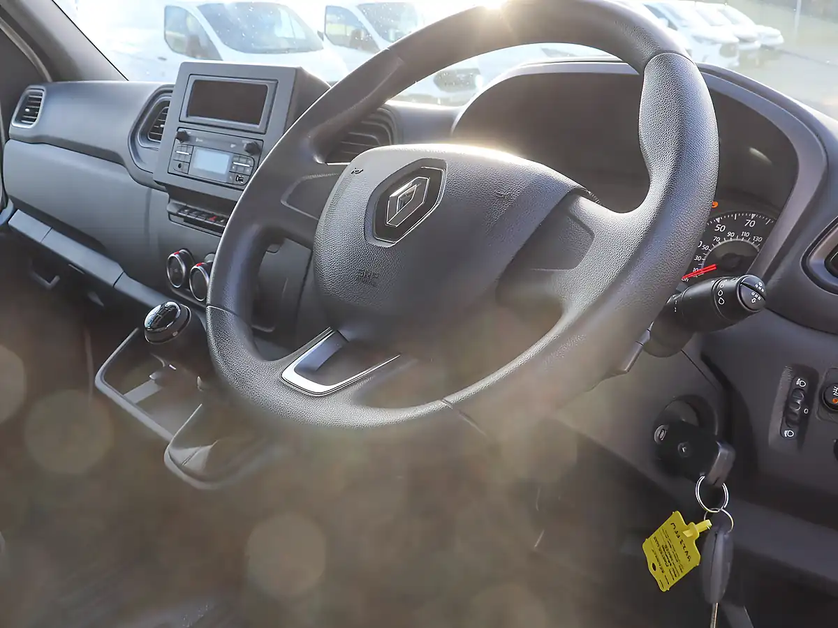 Used 2023 Renault Master Business Energy Mineral White - Interior and Exterior details 20
