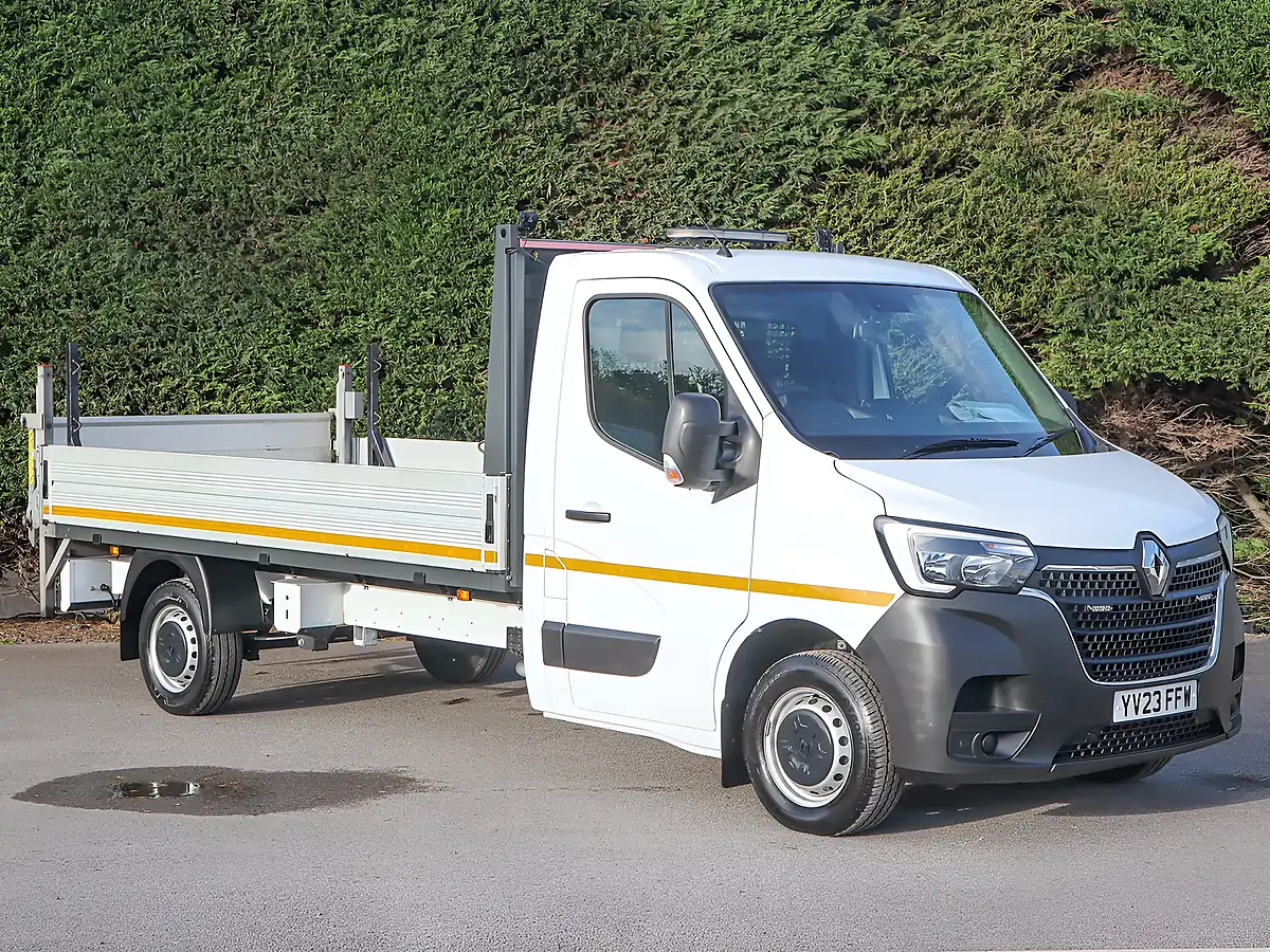 Used 2023 Renault Master Business Energy Mineral White - Interior and Exterior details 4