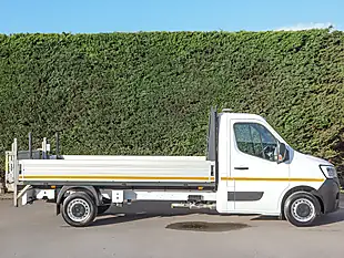 Used 2023 Renault Master Business Energy Mineral White - Interior and Exterior details 5