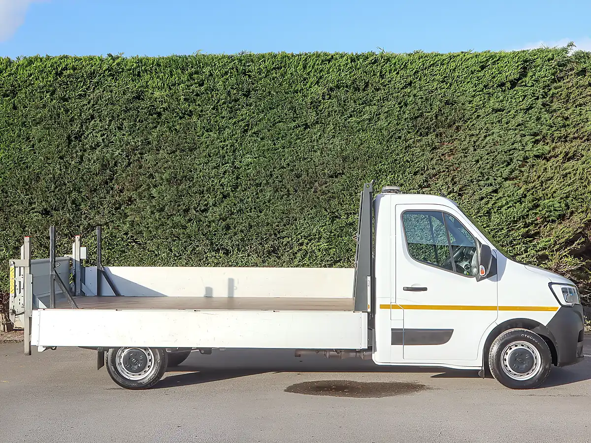 Used 2023 Renault Master Business Energy Mineral White - Interior and Exterior details 6