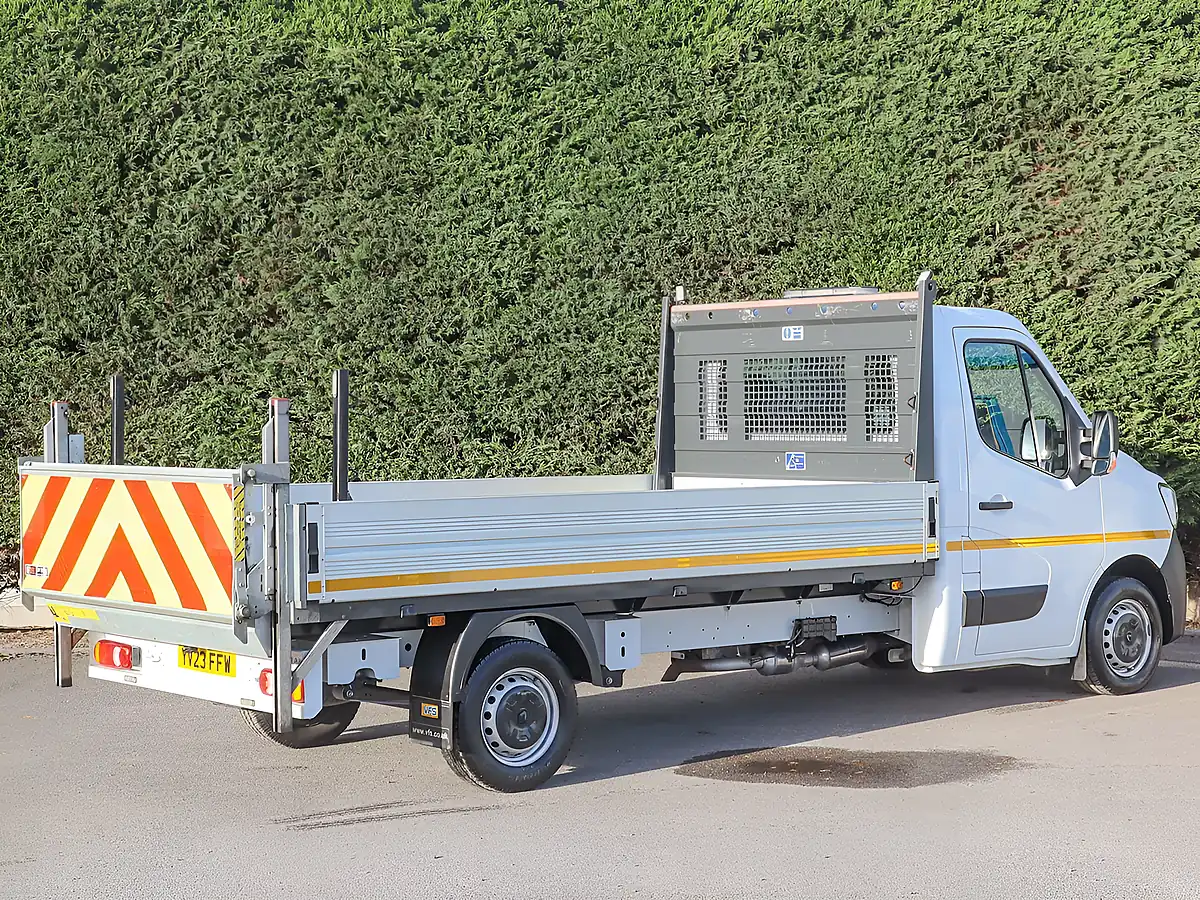Used 2023 Renault Master Business Energy Mineral White - Interior and Exterior details 7