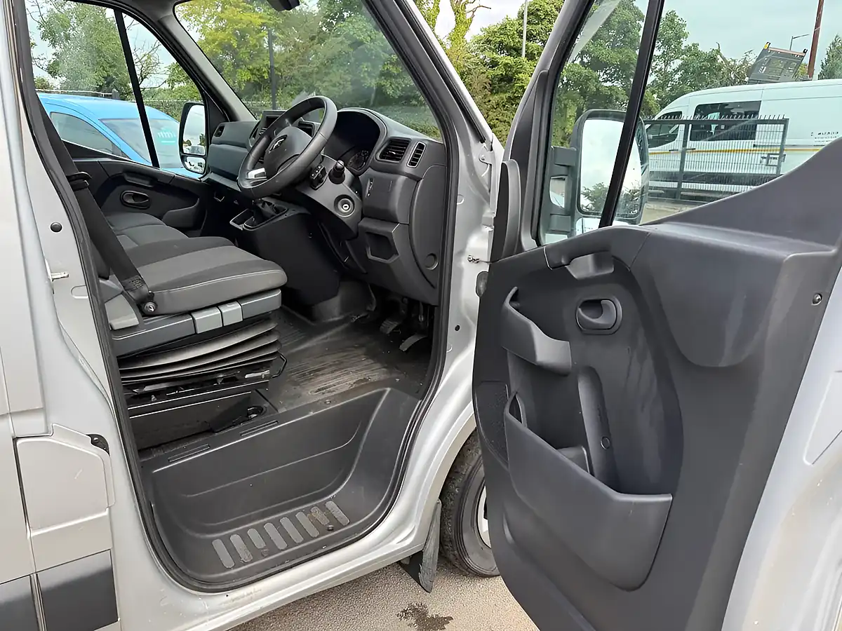 Used 2023 Renault Master Business+ Grey - Interior and Exterior details 11