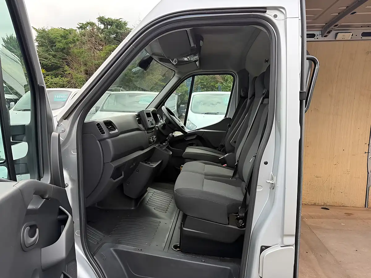 Used 2023 Renault Master Business+ Grey - Interior and Exterior details 15